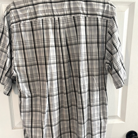 Button down carhartt white with black stripes - Picture 4 of 4